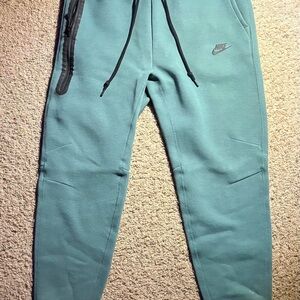 Nike Men’s Tech Fleece Windrunner Jogger
